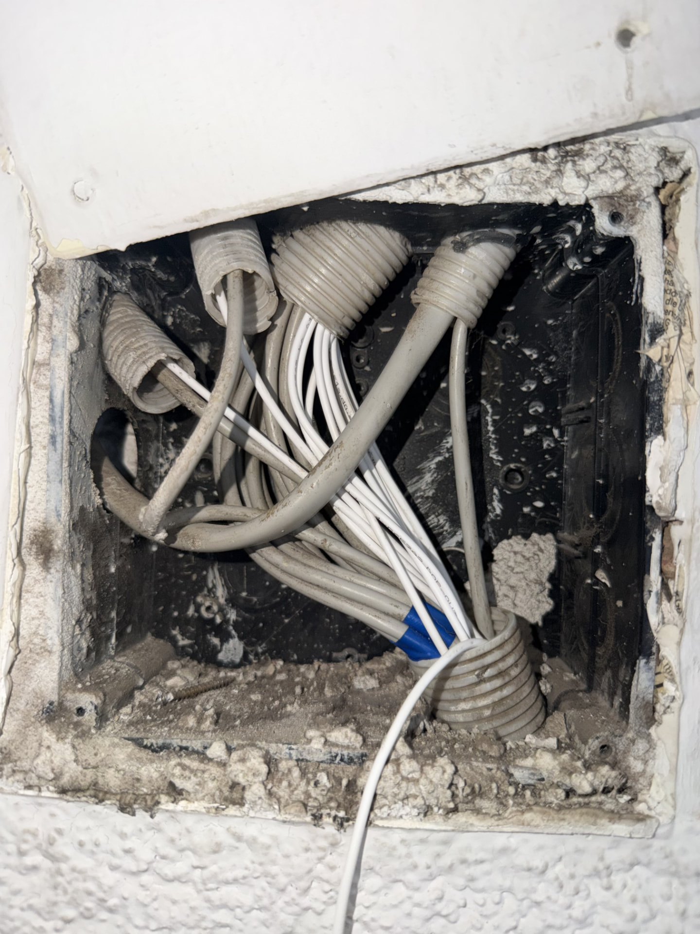 Orutsch Netzbau: FTTH Inhouse-Verkabelung im freigegebenen Installationsschacht